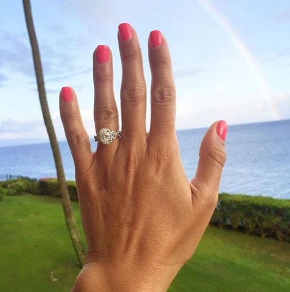 Tips for the perfect ring-hand selfie