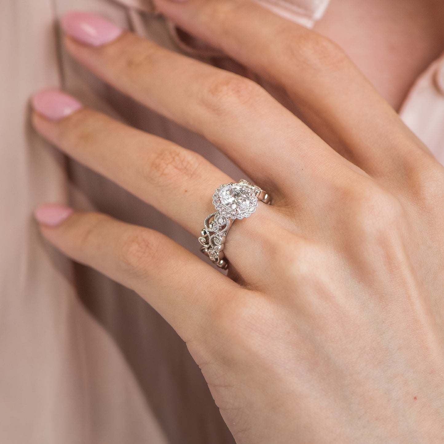 Lace Milgrain Scalloped Halo Diamond Engagement Ring